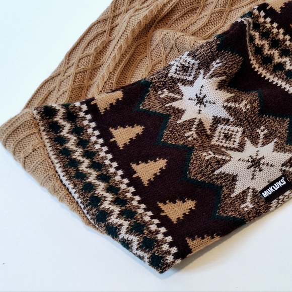 Mukluks double layered infinity scarf - Picture 3 of 7